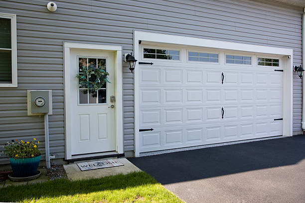 24/7 Emergency Garage Door Panel Replacement experts in California, MD